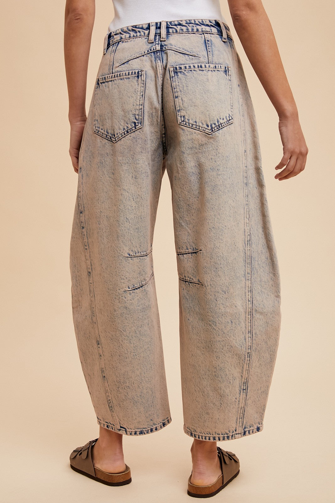 Mid Rise loose Fit Barrel Leg Jeans