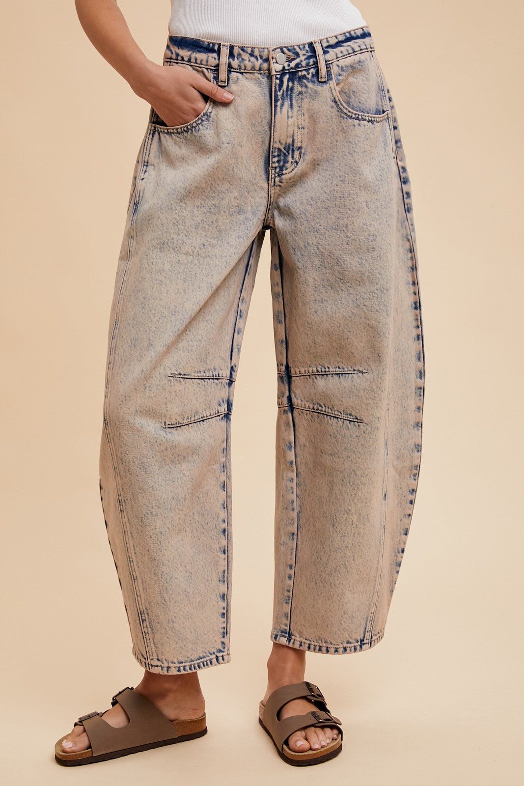 Mid Rise loose Fit Barrel Leg Jeans