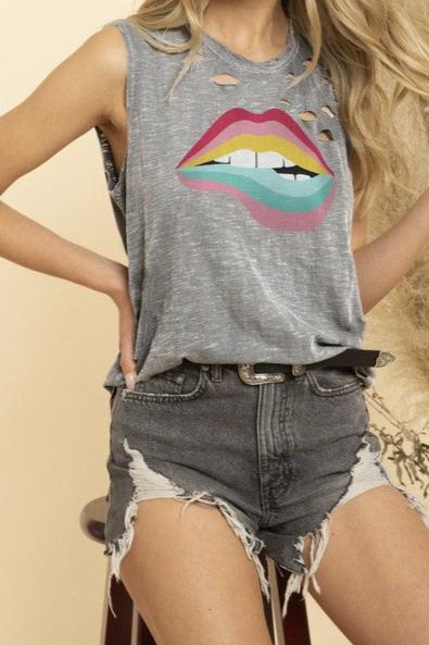 DISTRESSED COTTON SLUB RAINBOW LIPS GRAPHIC TOP